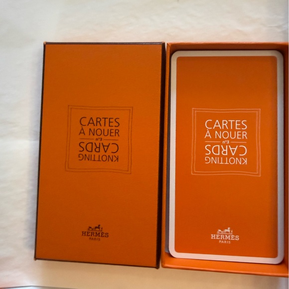 LNWT: Hermes 90 Silk Scarf with box and tag - Picture 11 of 16